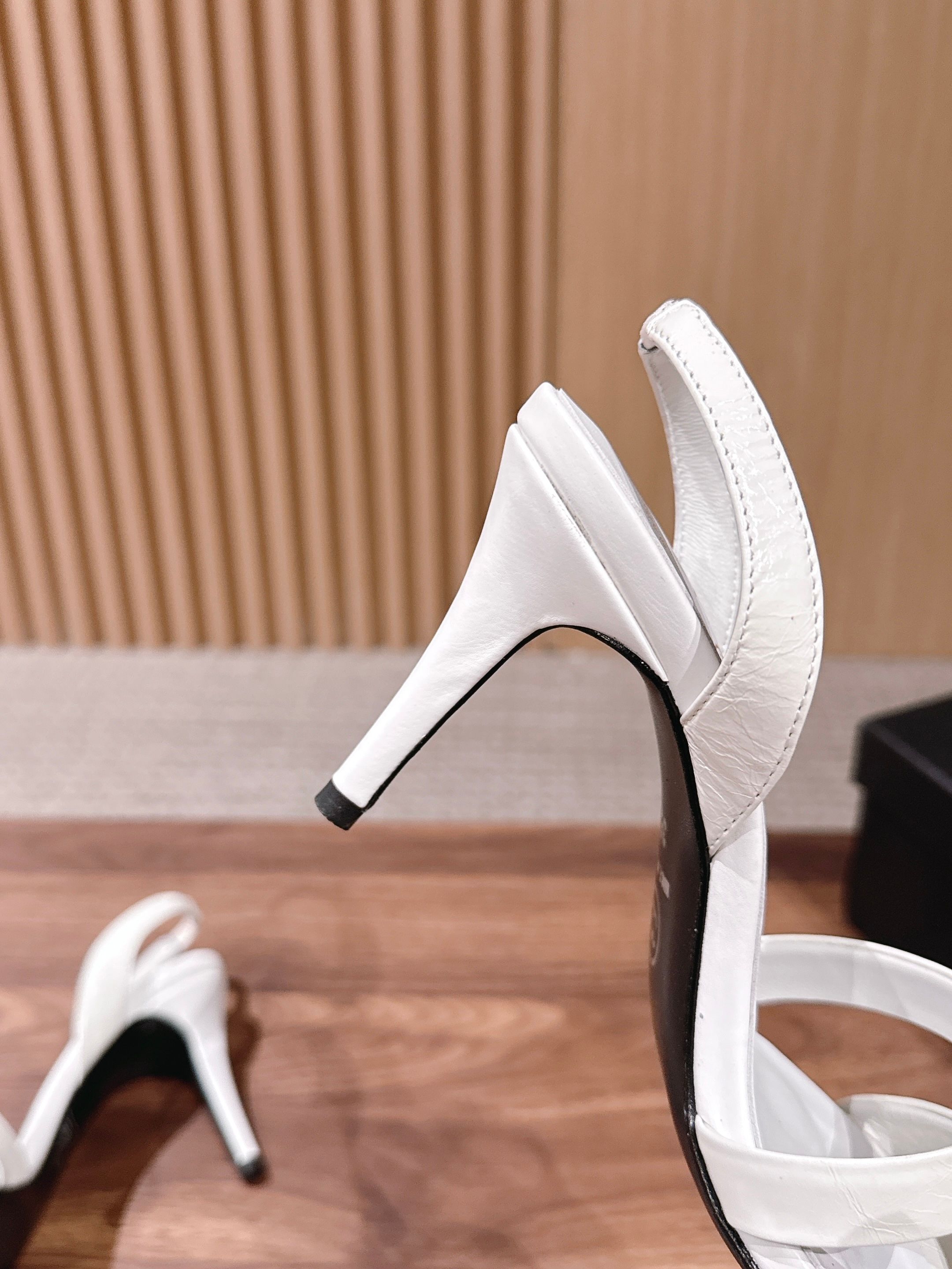 CC 26SS Sandal 8.5cm White Elephant Leather 692566