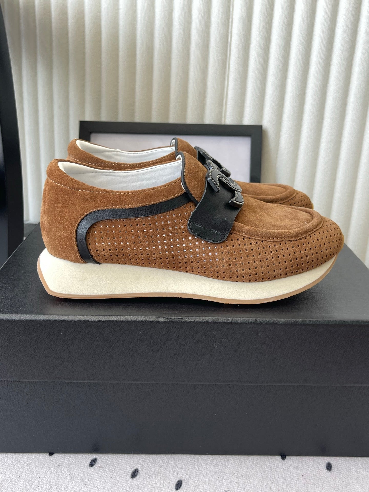CC 26s Casual Sneakers Tan Brown Suede 892521
