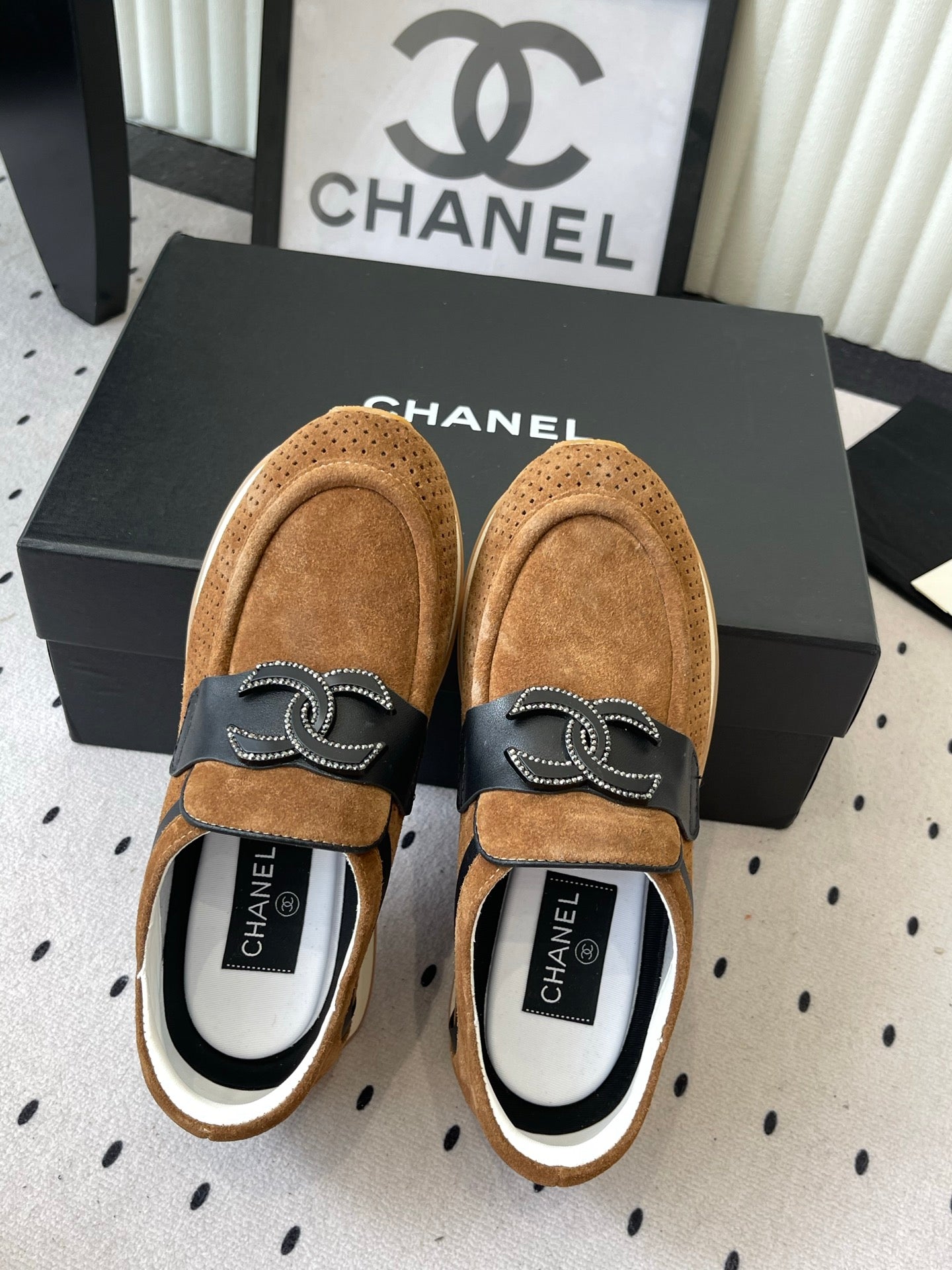CC 26s Casual Sneakers Tan Brown Suede 892521