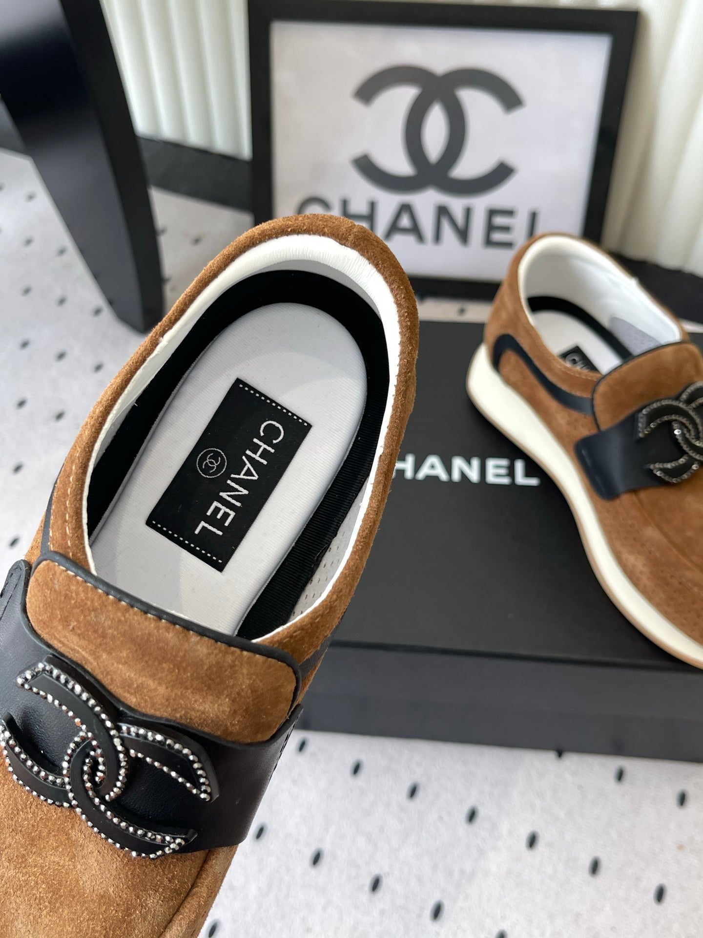 CC 26s Casual Sneakers Tan Brown Suede 892521