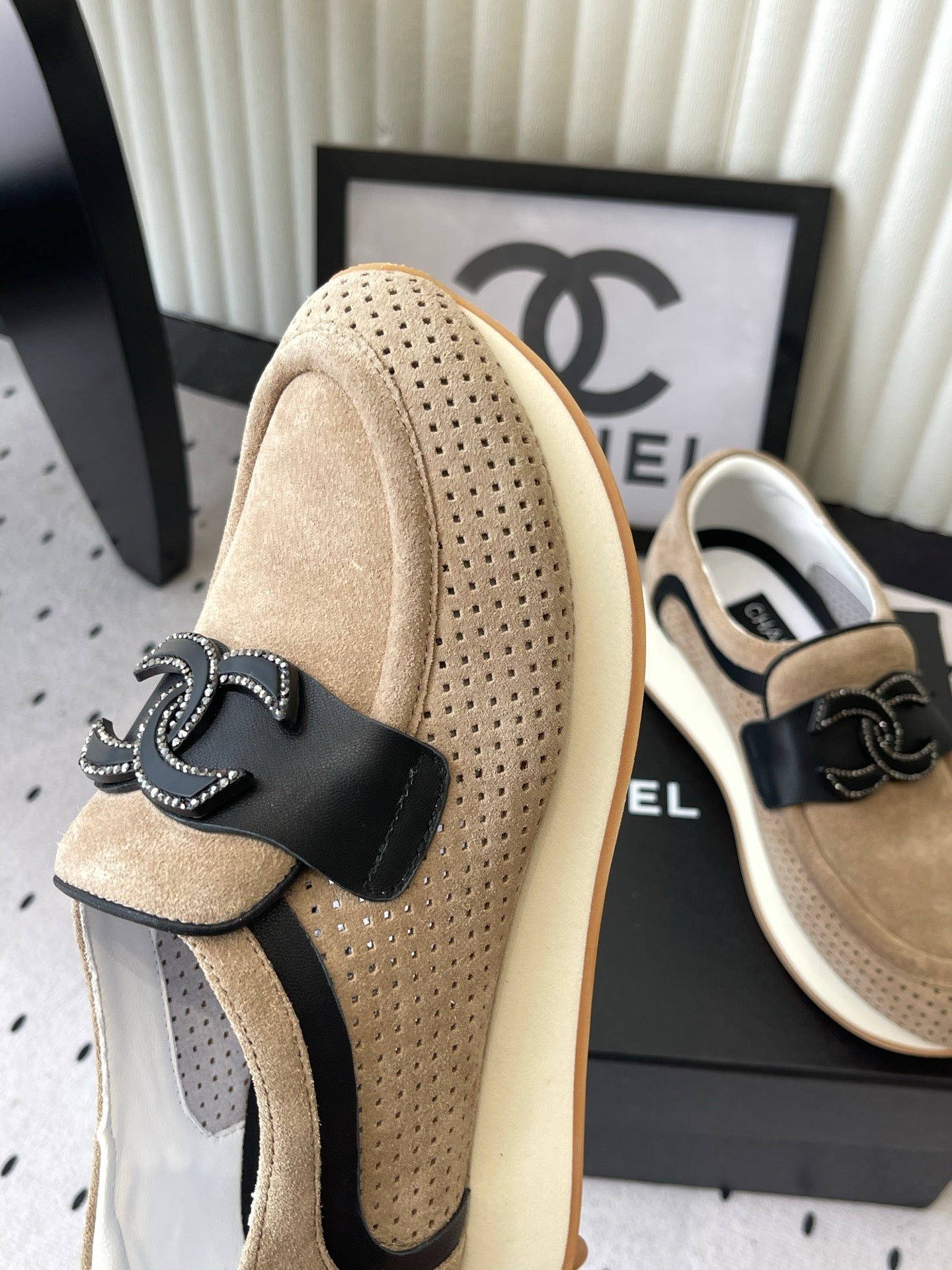 CC 26s Casual Sneakers Beige Suede 892522