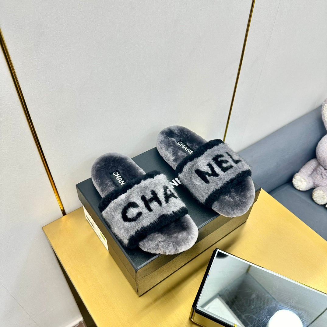CC 26s Sandals Grey Black Shearling 139995