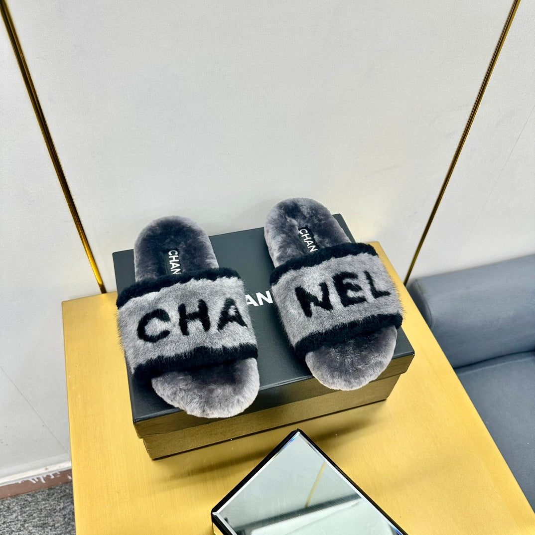 CC 26s Sandals Grey Black Shearling 139995
