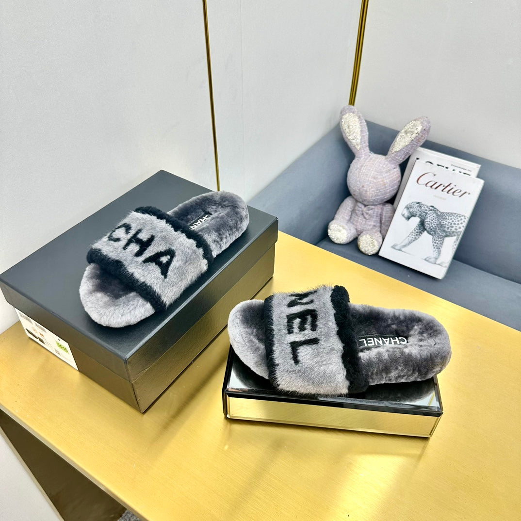 CC 26s Sandals Grey Black Shearling 139995