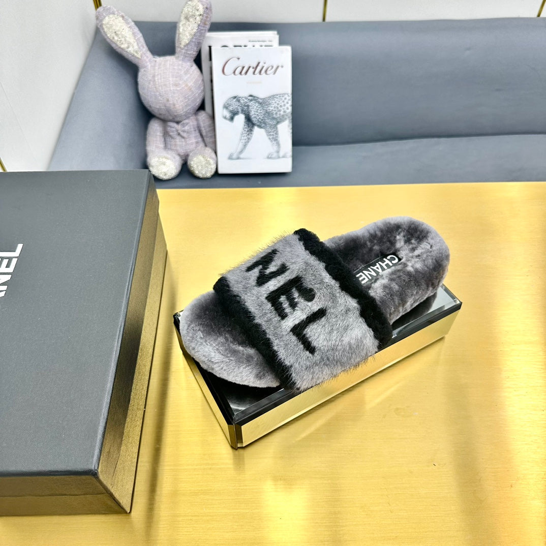 CC 26s Sandals Grey Black Shearling 139995