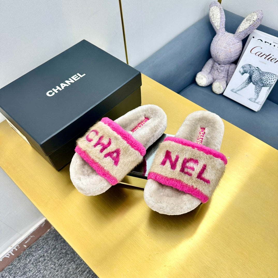 CC 26s Sandals Beige Pink Shearling 139996