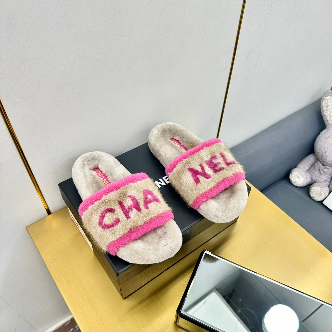 CC 26s Sandals Beige Pink Shearling 139996