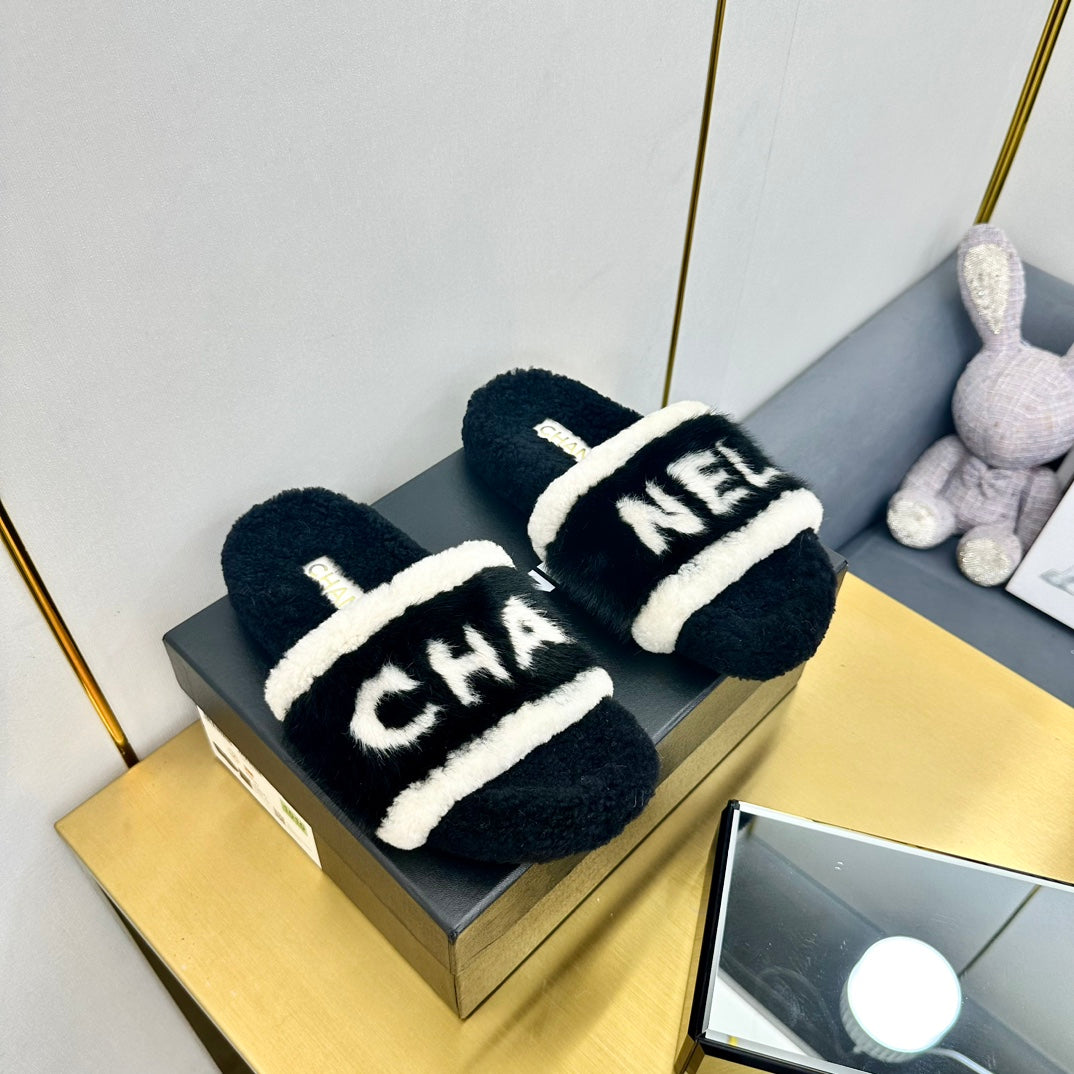 CC 26s Sandals Black White Shearling 139999
