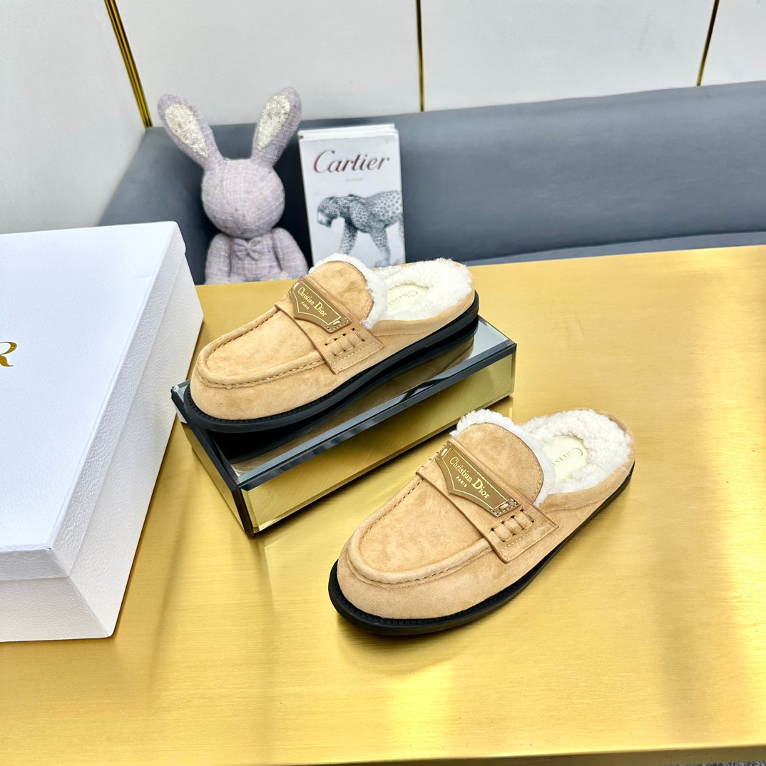 CD Boy Mule In Beige Vintage Suede With Wool Fleece Lining 111830