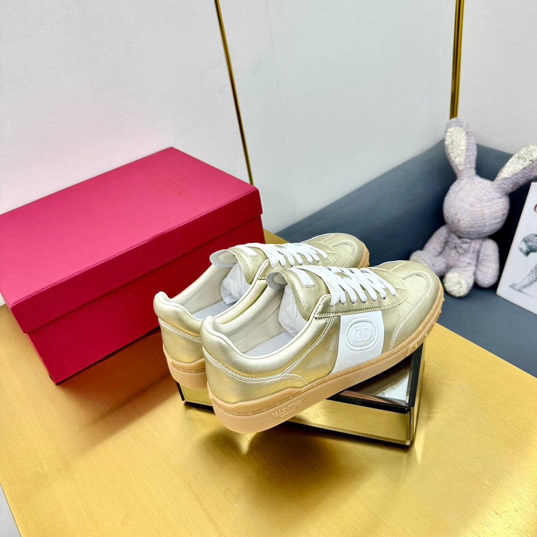 VT 26s Upvillage Sneakers Gold White Suede Leather 927023