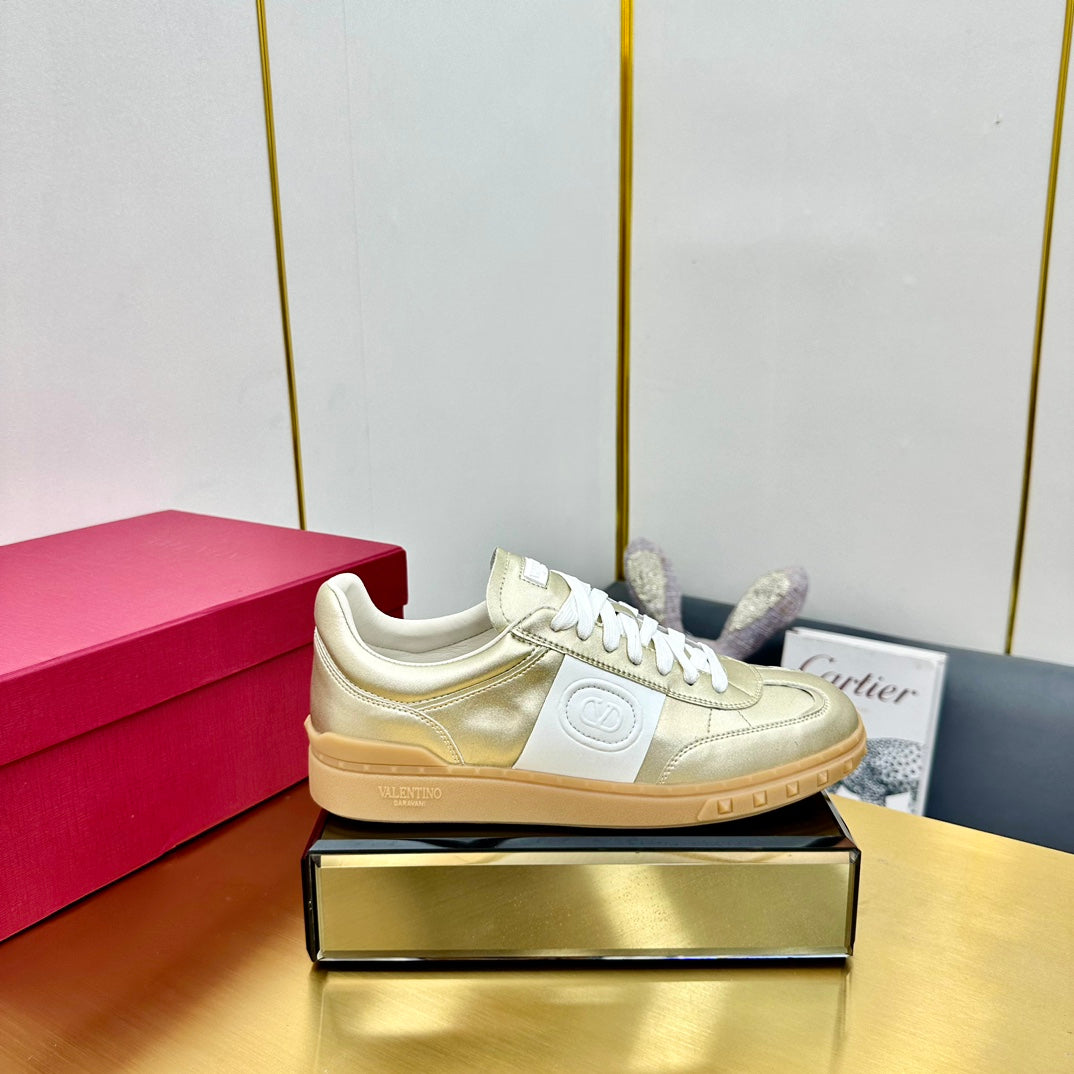 VT 26s Upvillage Sneakers Gold White Suede Leather 927023
