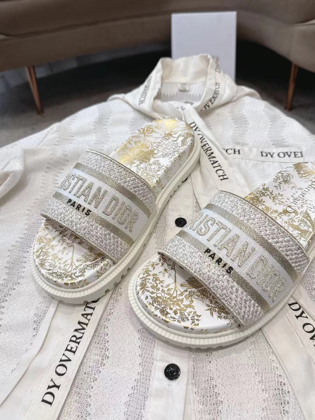 CD 26s Platform Sandals Grey Gold White Leather Fabric 944457