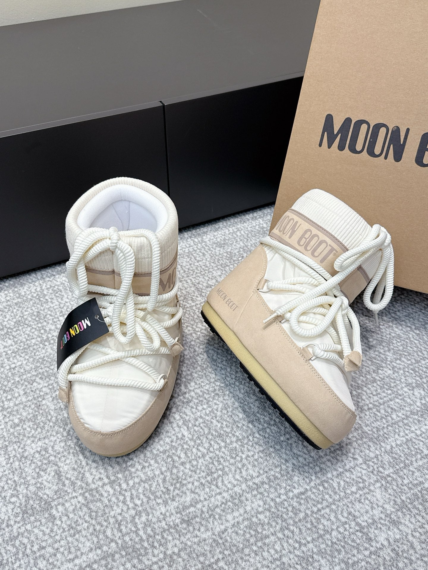 Moon Boot Icon White Beige Geometric Print Leather Cavas 515585