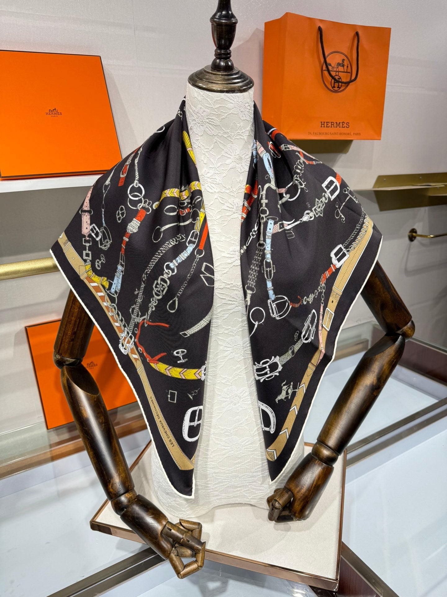HM Les Chevaux Scarf 90x90 Black Colorful Twill Silk 209505HM Les Chevaux Scarf 90x90 Black Colorful Twill Silk 209505