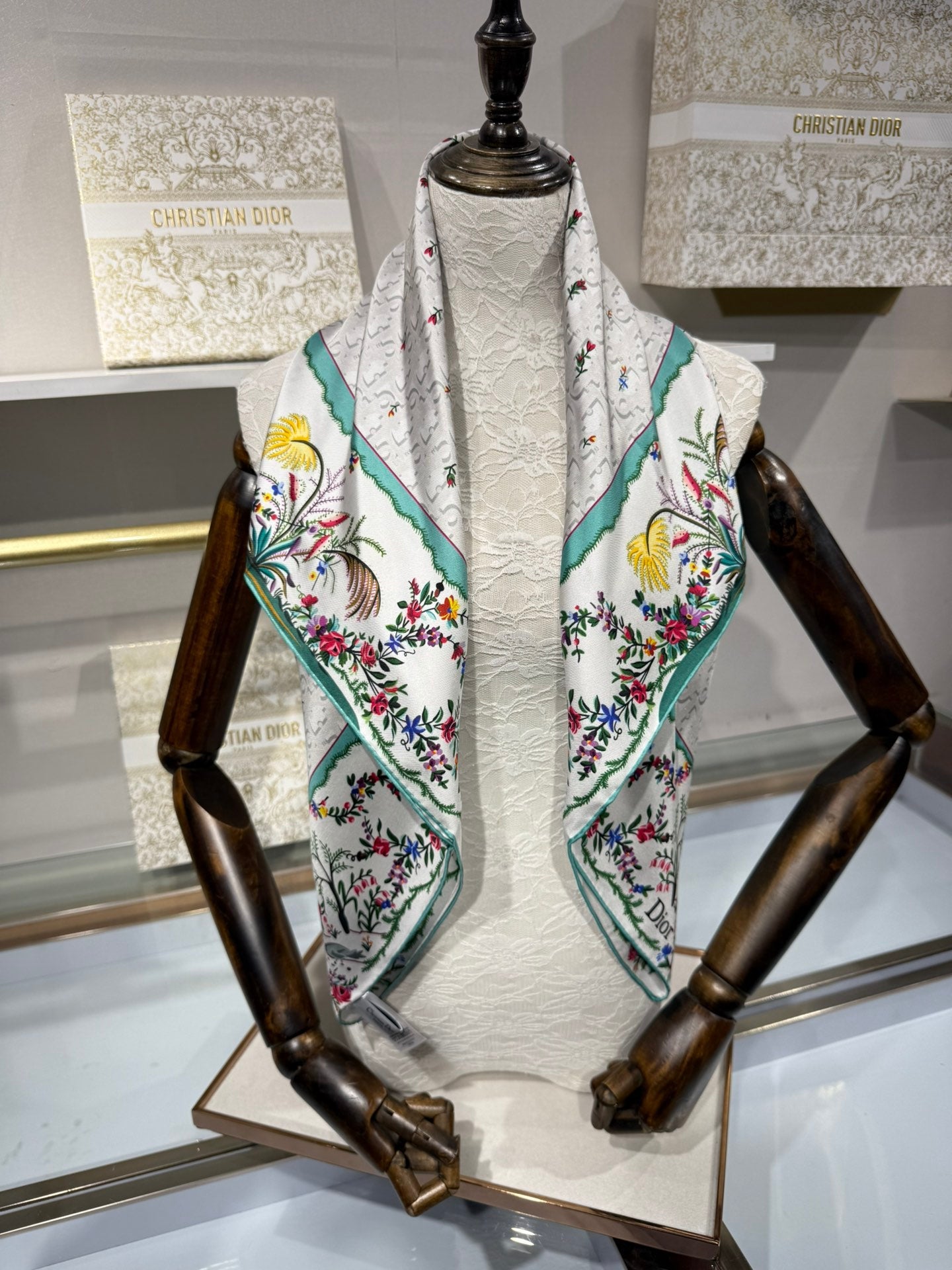 CD Dioramour Revolution Flowers 90 Scarf White Colorful Silk Twill