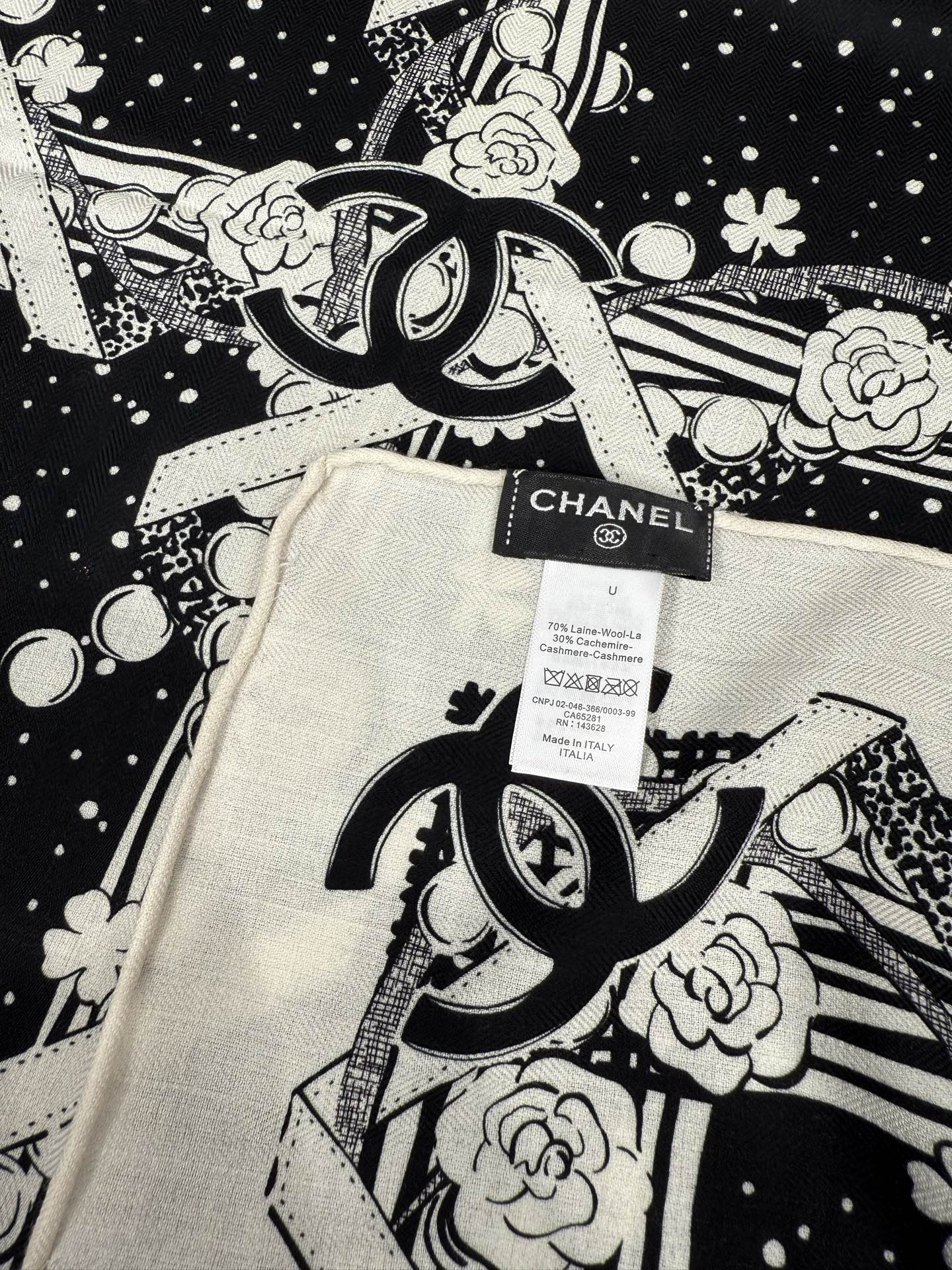 CC 26s Shawl 140x140cm Black White Cashmere Silk 212967