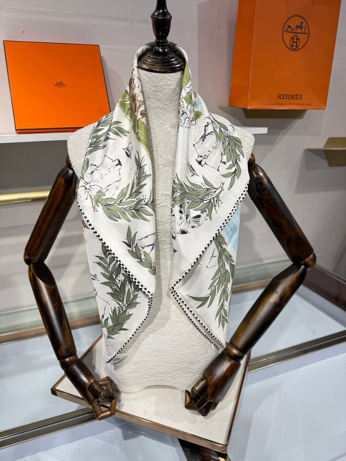 HM 26s Champ de Courses a Chantilly Scarf 90x90 Mulberry Silk 215595
