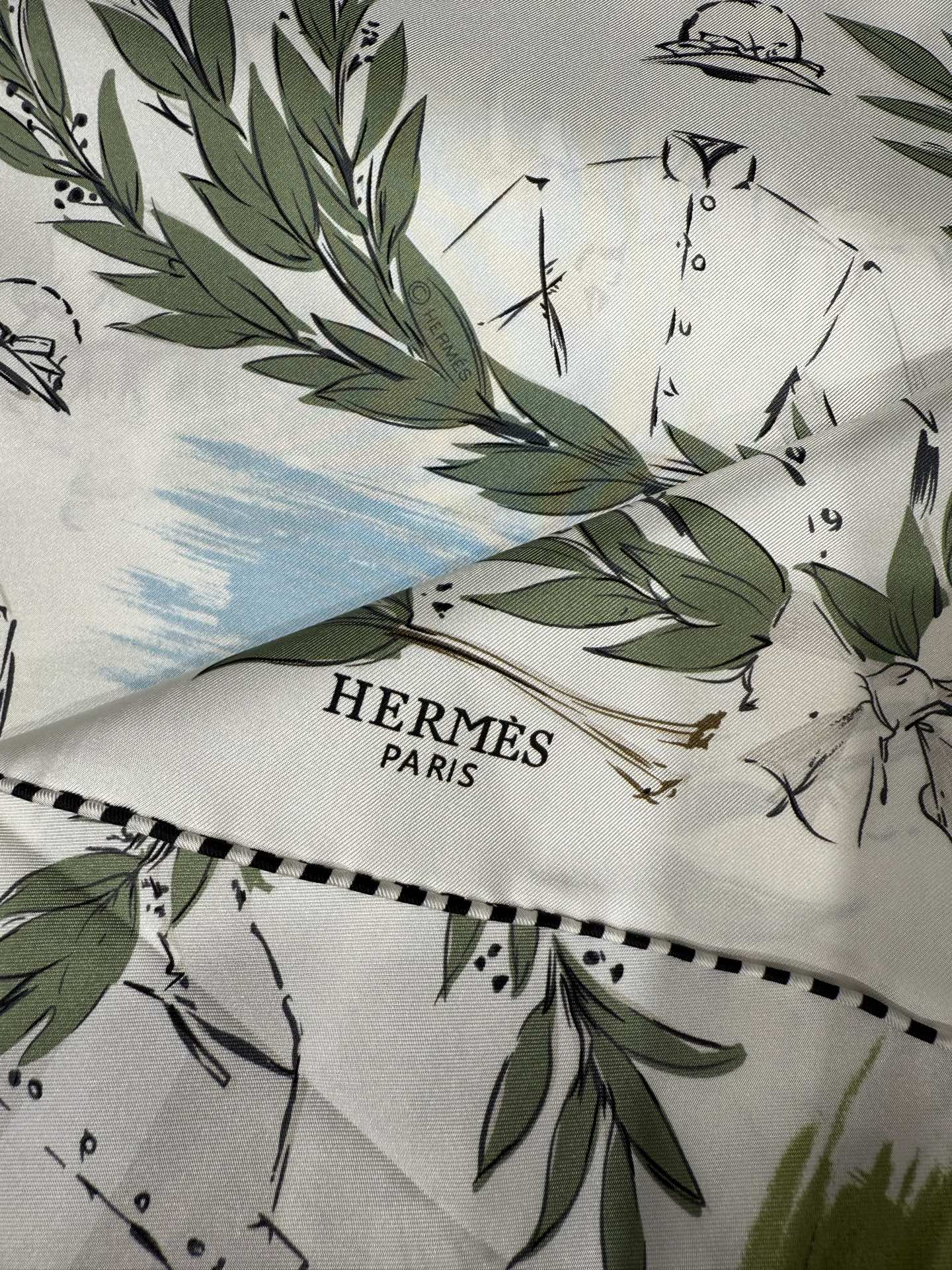HM 26s Champ de Courses a Chantilly Scarf 90x90 Mulberry Silk 215595