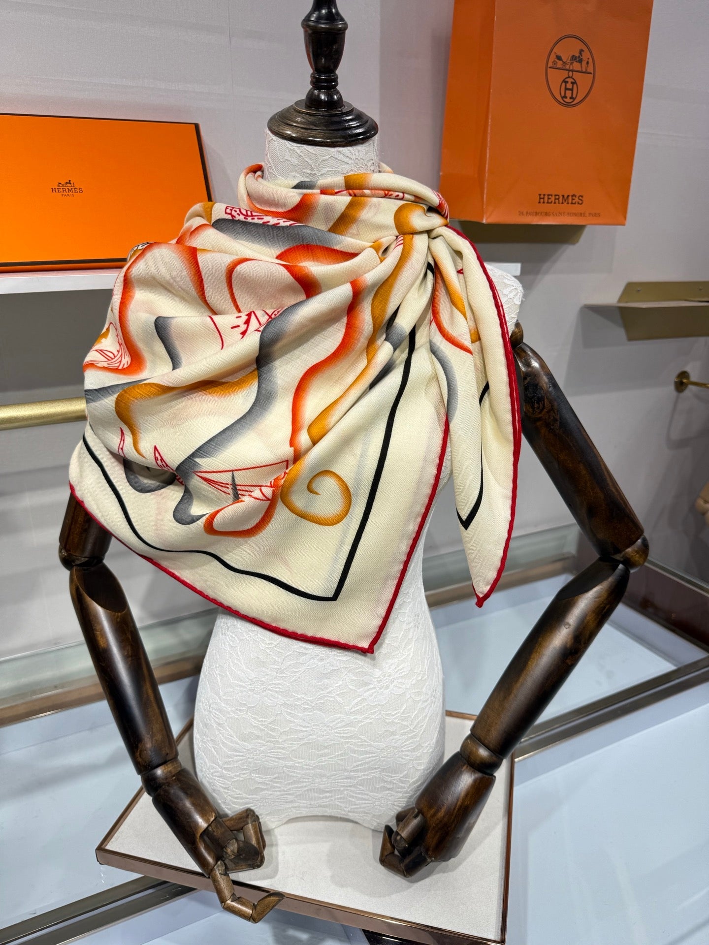 HM 26s L'Appel du Large Shawl 140 x140 Cashmere Mulberry Silk 215668