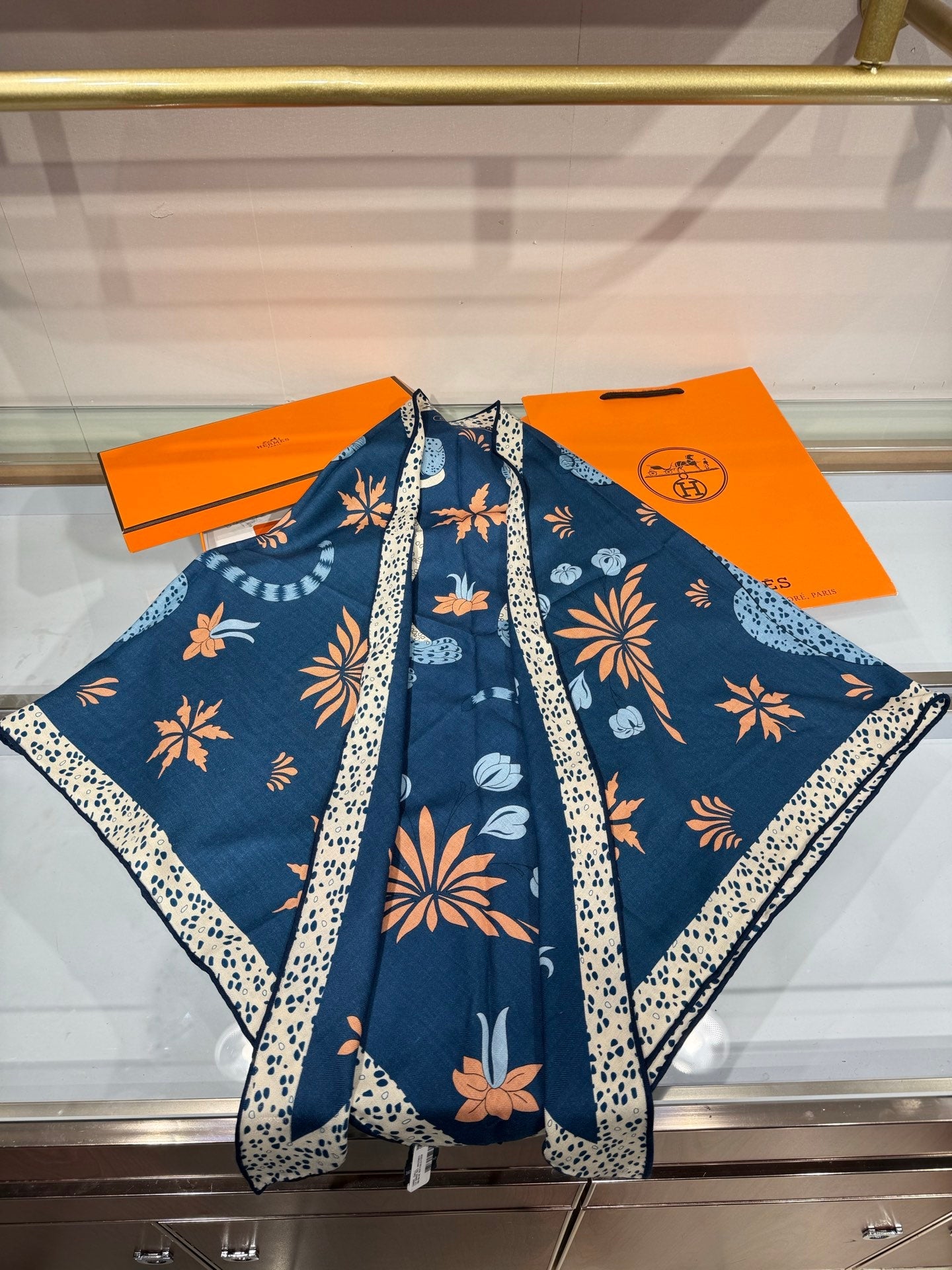 HM 26s Scarf 140 In Cashmere And Silk 216583