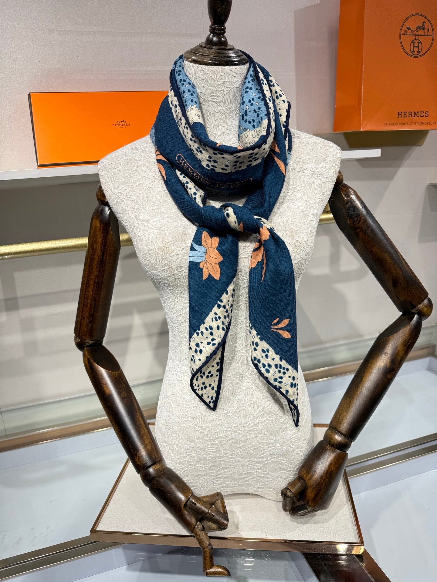 HM 26s Scarf 140 In Cashmere And Silk 216583