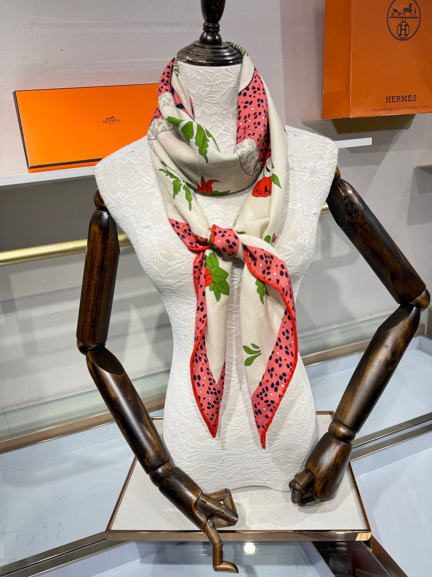 HM 26s Scarf 140 In Cashmere And Silk 216585