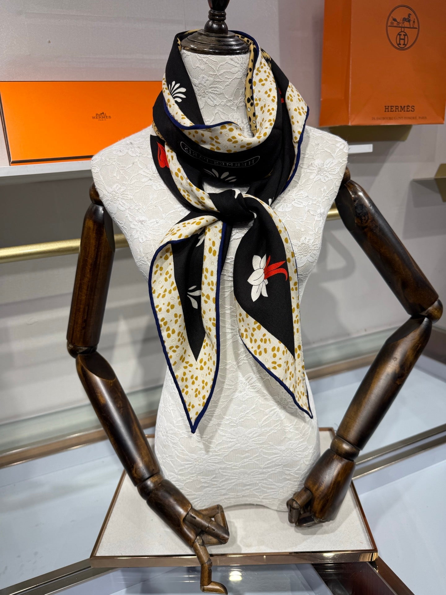 HM 26s Scarf 140 In Cashmere And Silk 216587