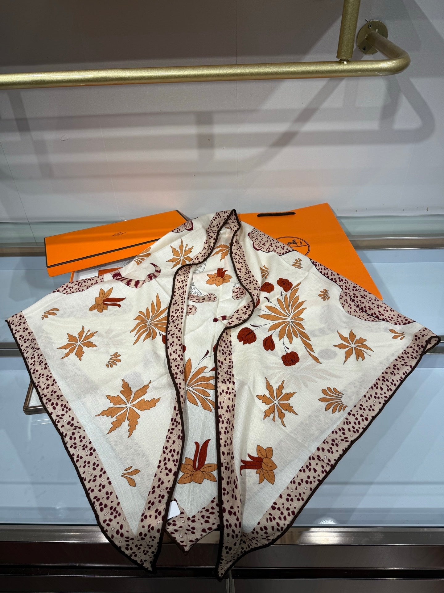 HM 26s Scarf 140 In Cashmere And Silk 216593