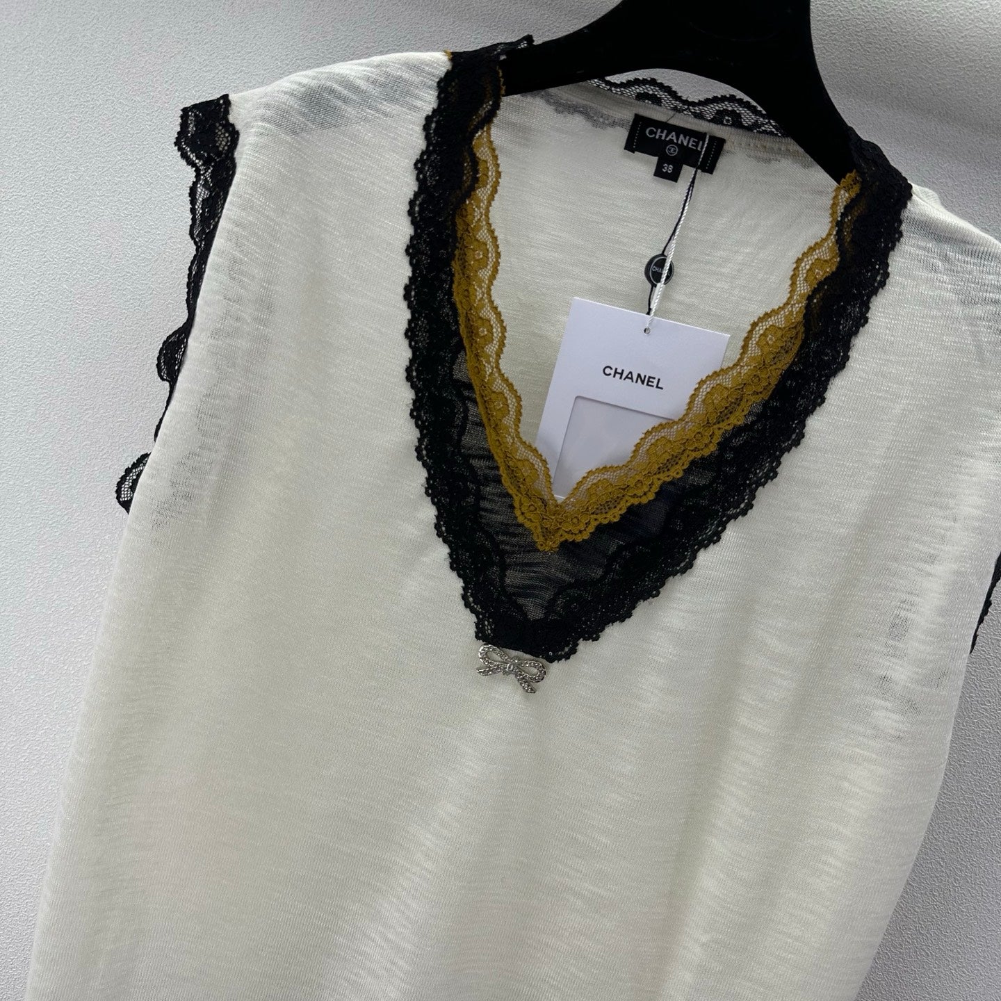 CC 26s V-neck Vest Cream Wool Acrylic Nylon 395467