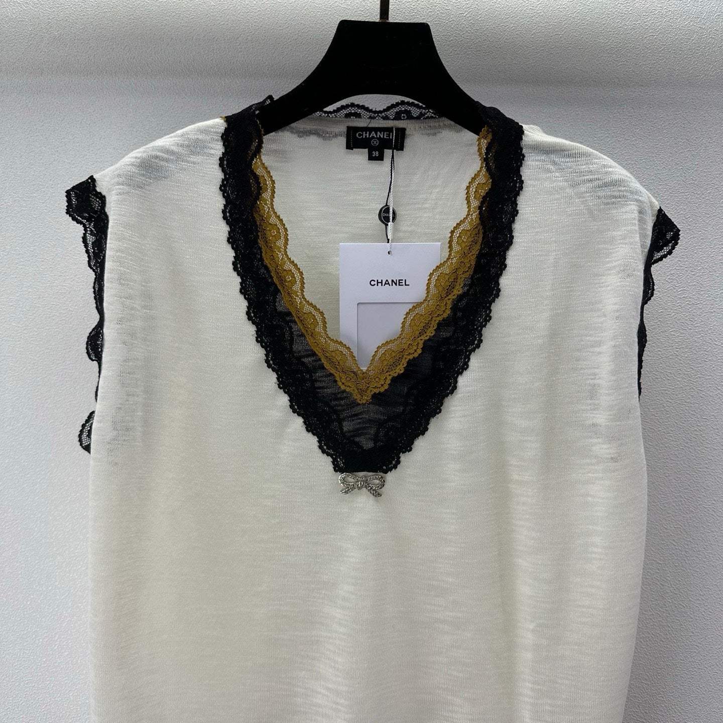 CC 26s V-neck Vest Cream Wool Acrylic Nylon 395467