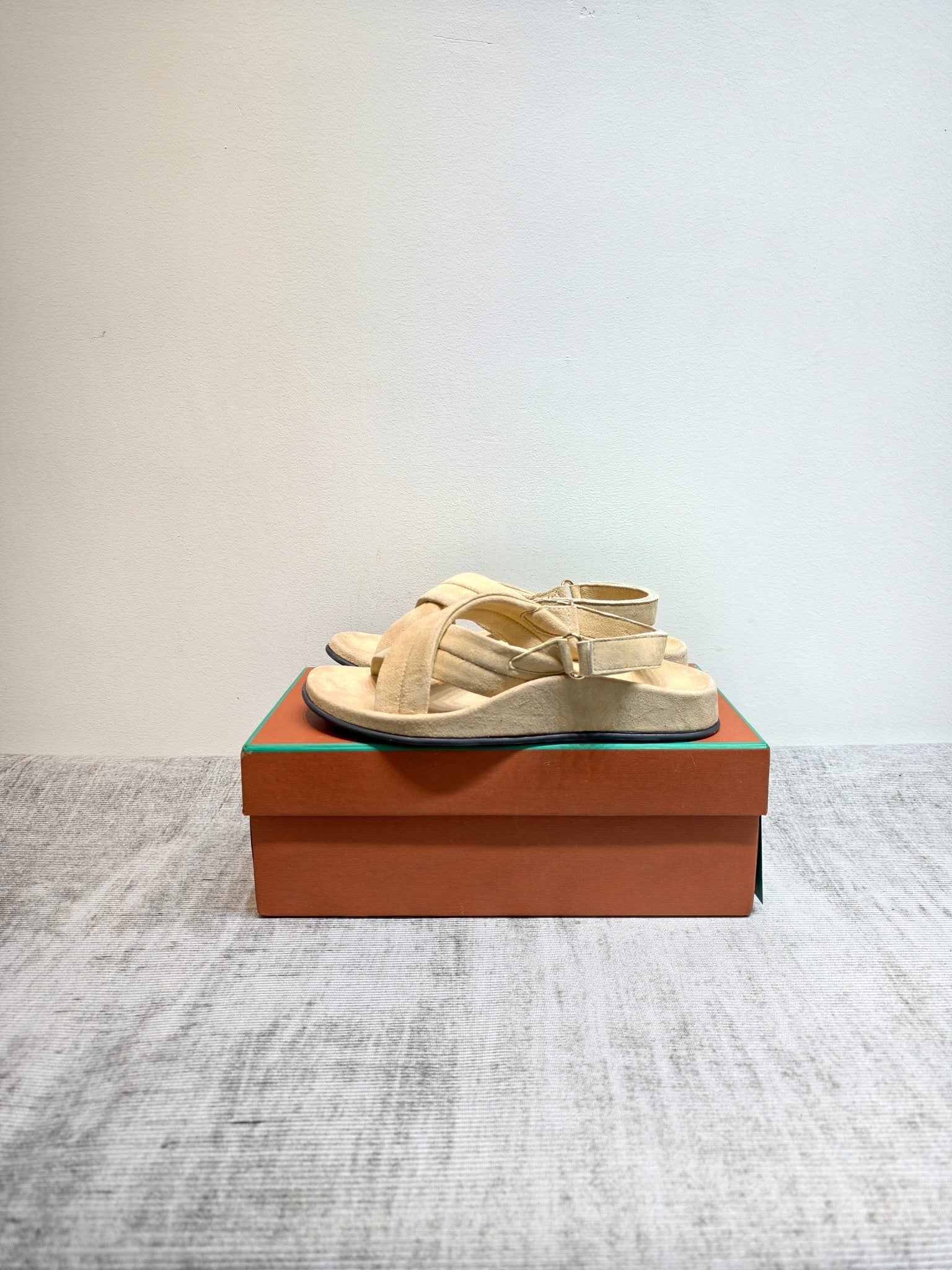 LP 26s Hector Sandal Khaki Suede 864861