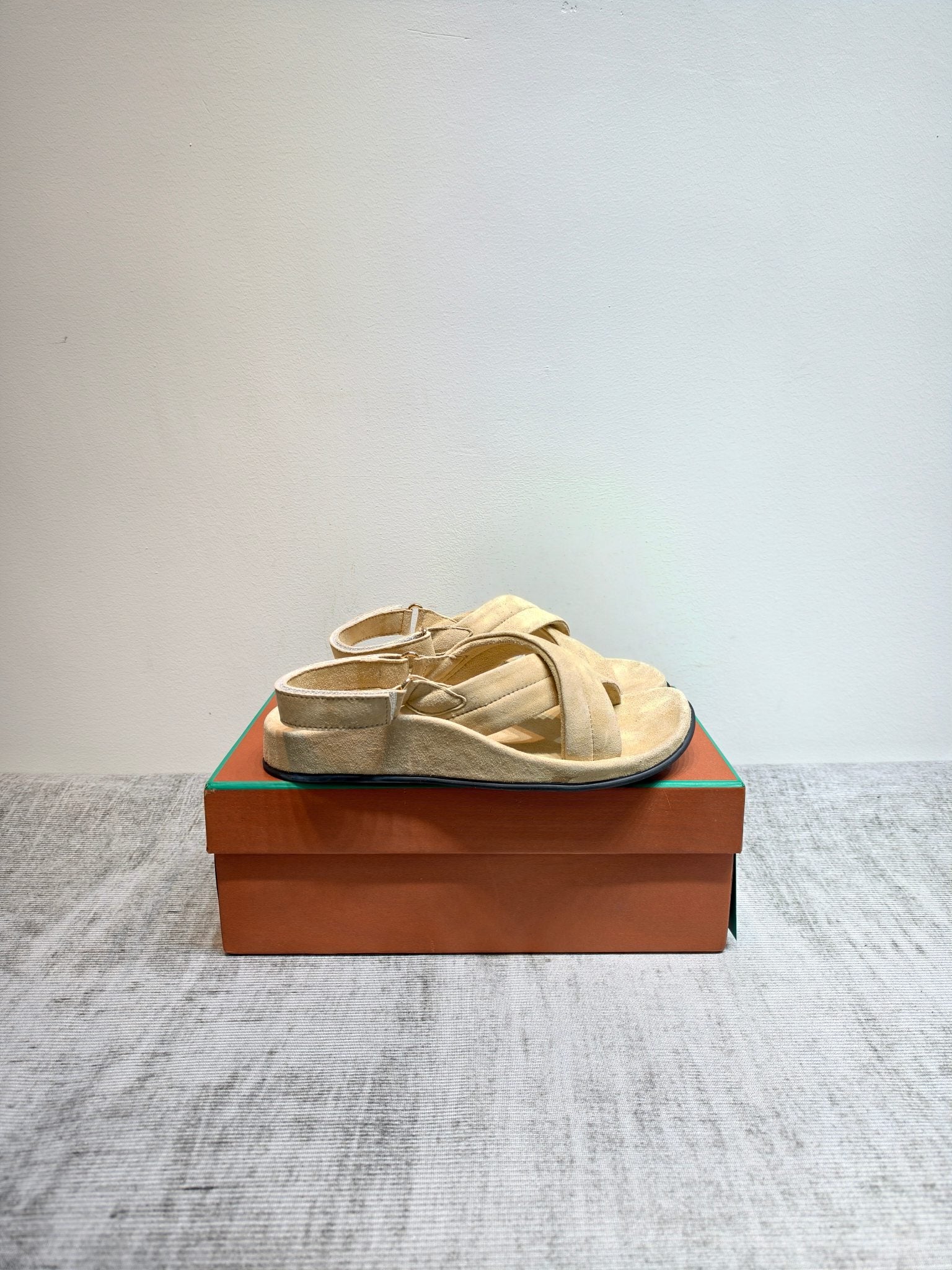 LP 26s Hector Sandal Khaki Suede 864861