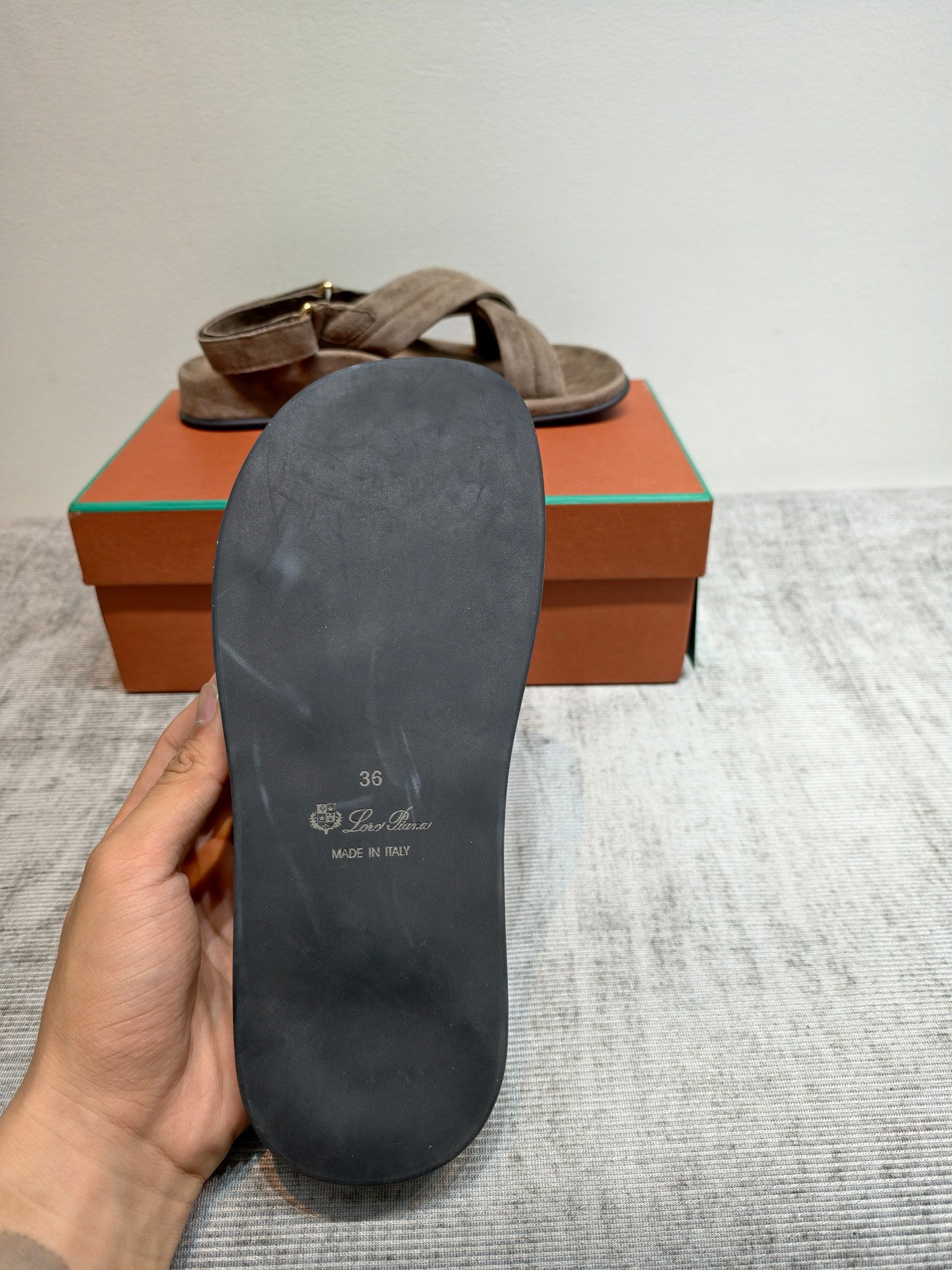 LP 26s Hector Sandal Taupe Suede 864862