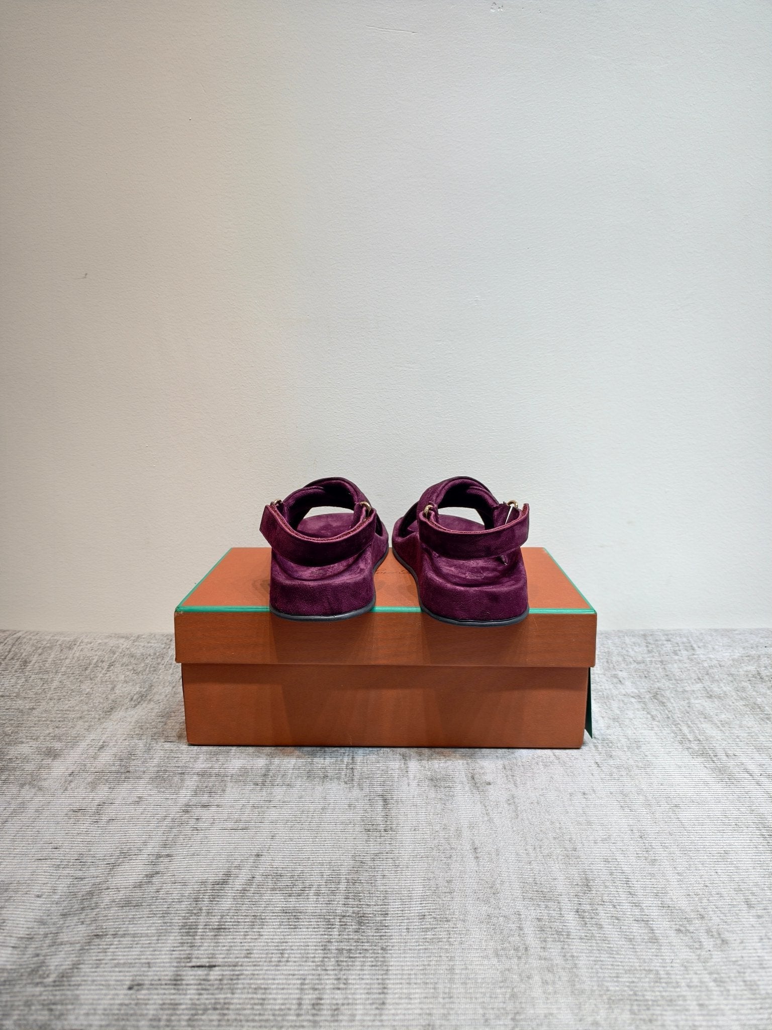 LP 26s Hector Sandal Burgundy Suede 864863