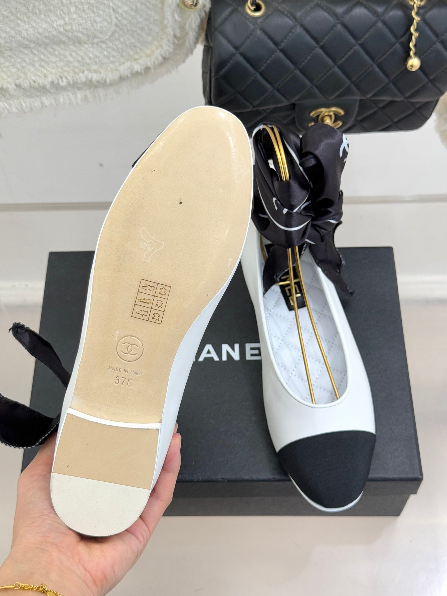 CC 26C Double C Ribbon Flat Shoes Black White Cafskin Fabric 557537