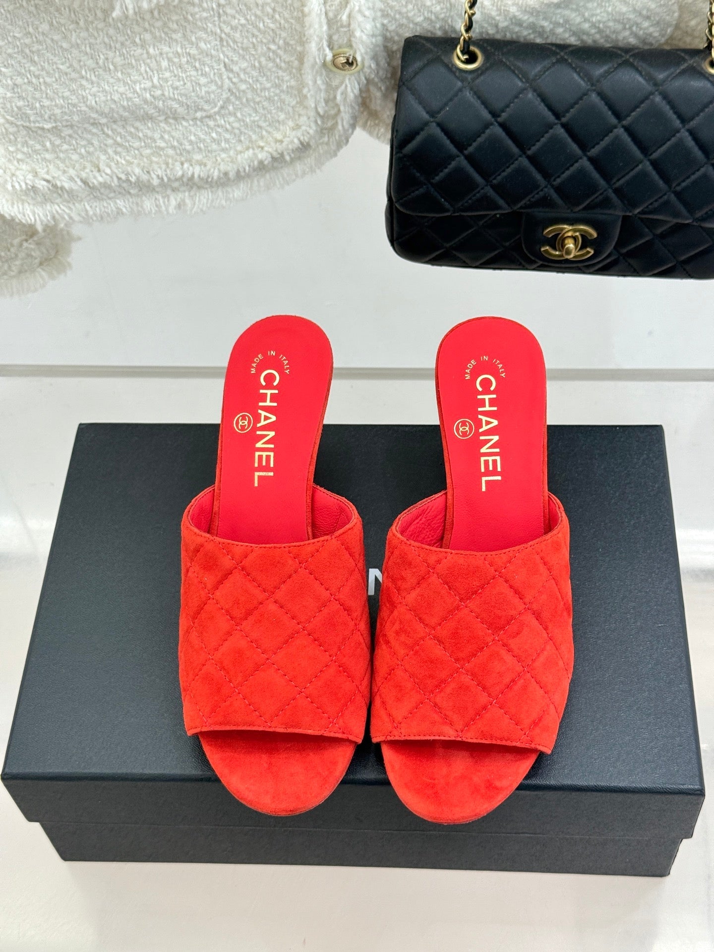 CC 26s High-Heeled Sandals Red Diamond-Patterned Suede 920296
