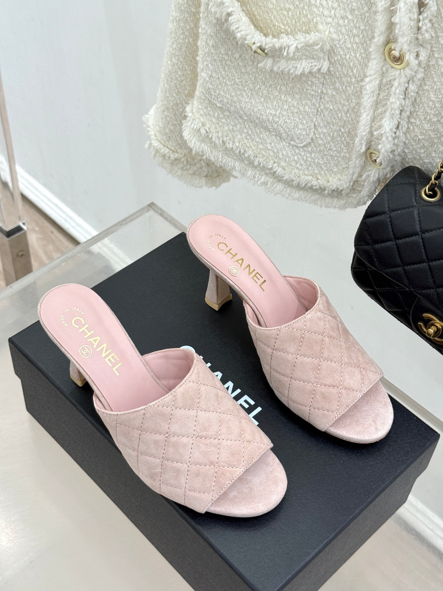 CC 26s High-Heeled Sandals Muted Pink Diamond-Patterned Suede 920297