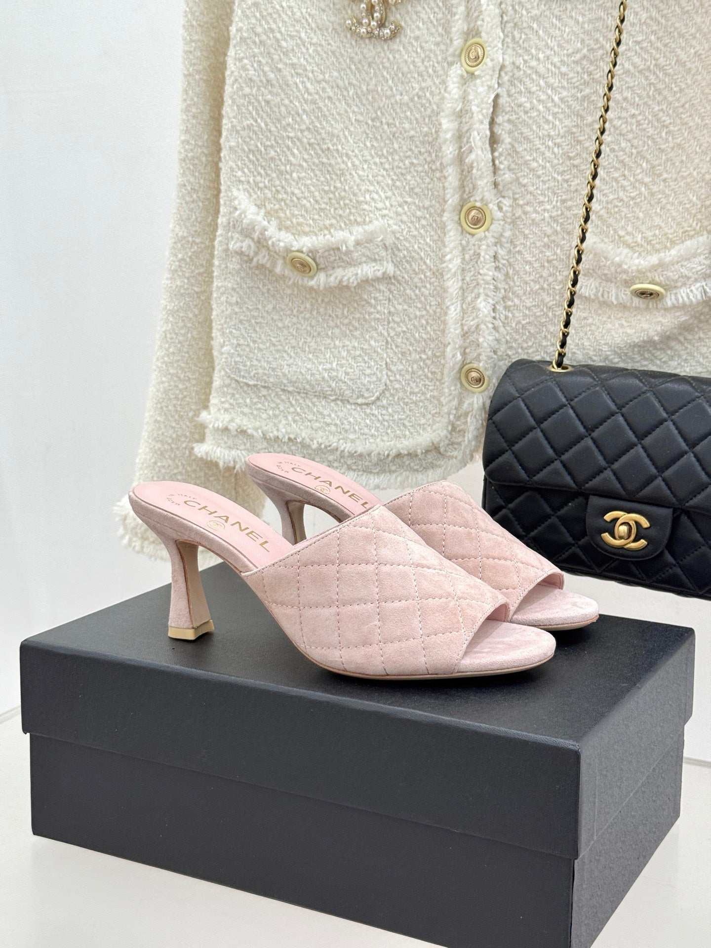 CC 26s High-Heeled Sandals Muted Pink Diamond-Patterned Suede 920297