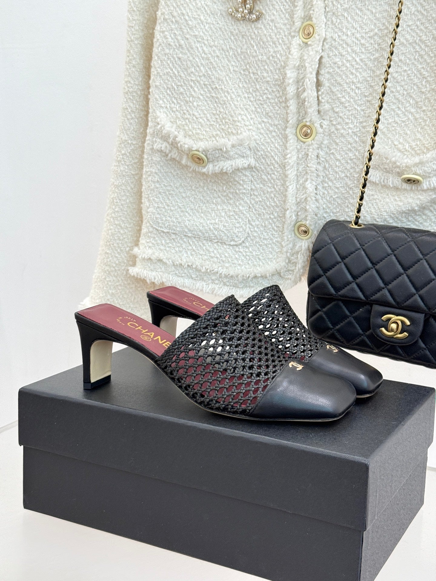 CC 26s Square-Toe Sandals Black Distinct Woven 887977