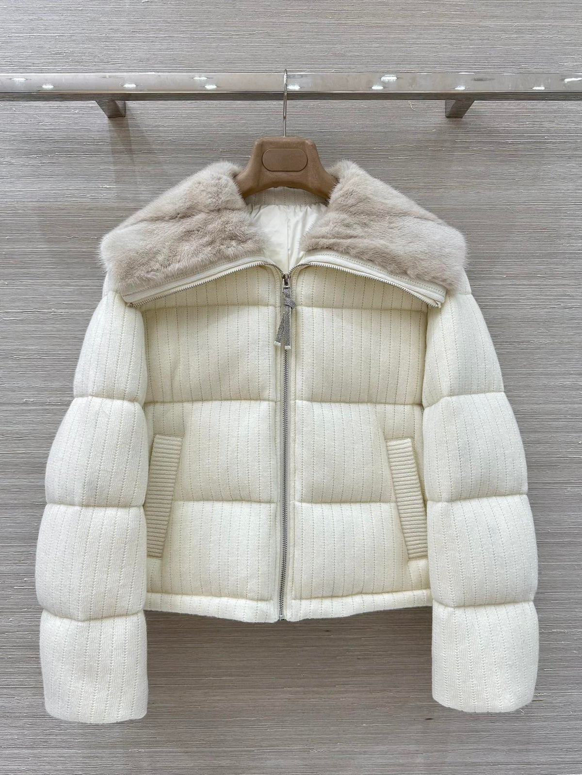 LP 26s Knit Puffer Jacket White Beige Fur Collar 427317