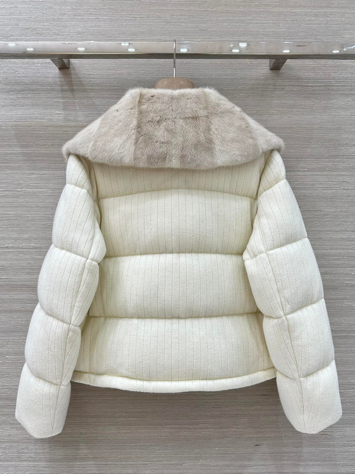 LP 26s Knit Puffer Jacket White Beige Fur Collar 427317