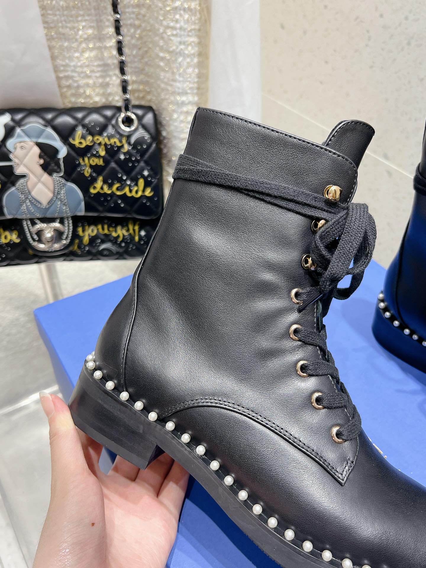 SW  Mckenzee Boot with Pearl Chain Black Leather 554361