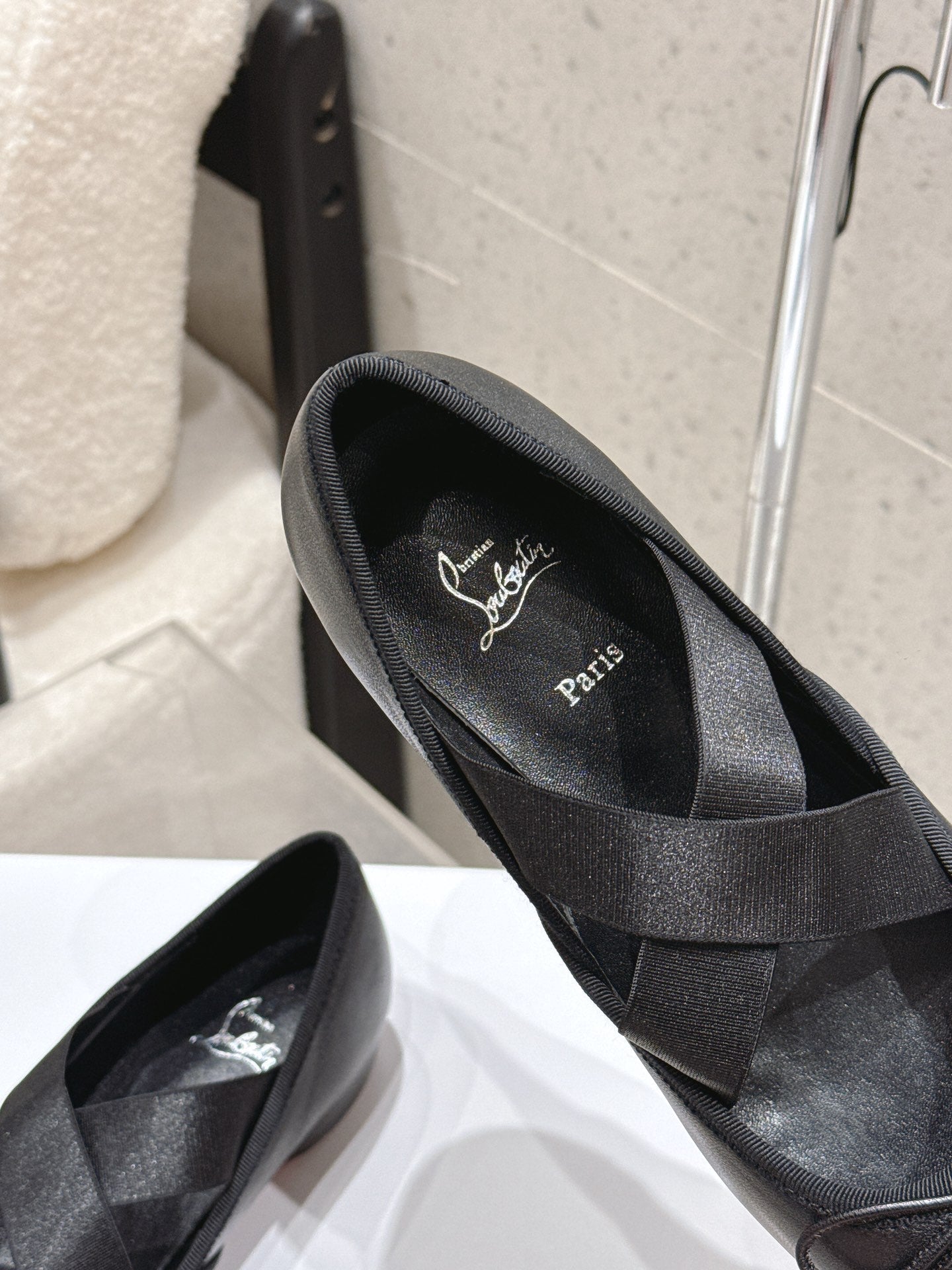 CL Ballet Butterfly Ballet Flats Black Leather 610807