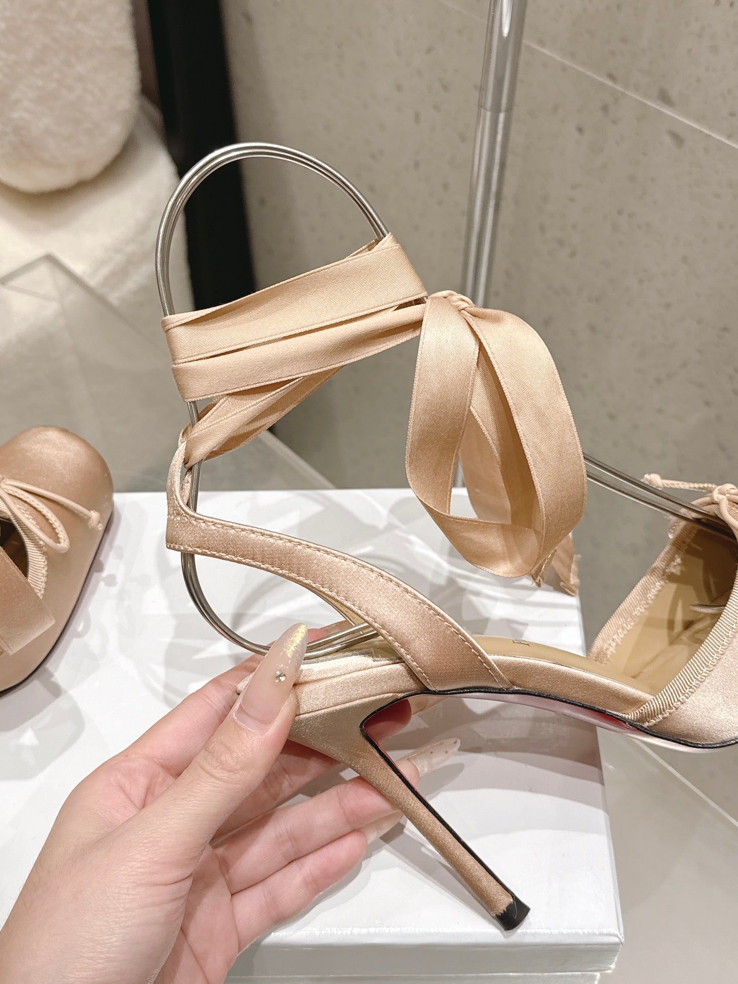 CL Cassia Lace Up Pumps  10.5 Beige Satin 610819