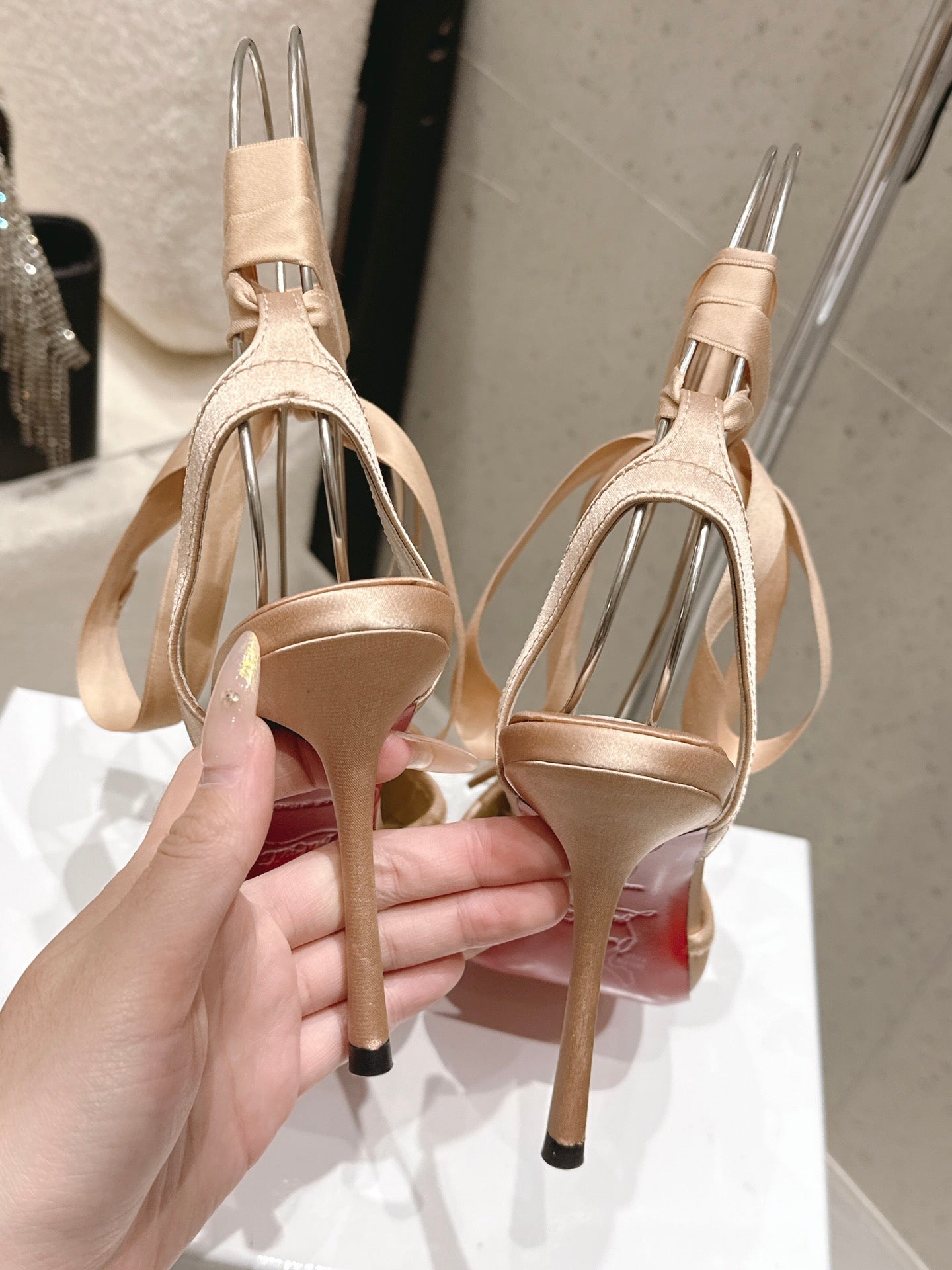 CL Cassia Lace Up Pumps  10.5 Beige Satin 610819