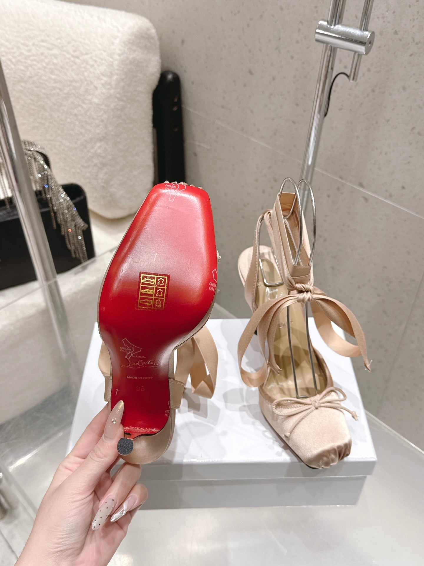 CL Cassia Lace Up Pumps  10.5 Beige Satin 610819