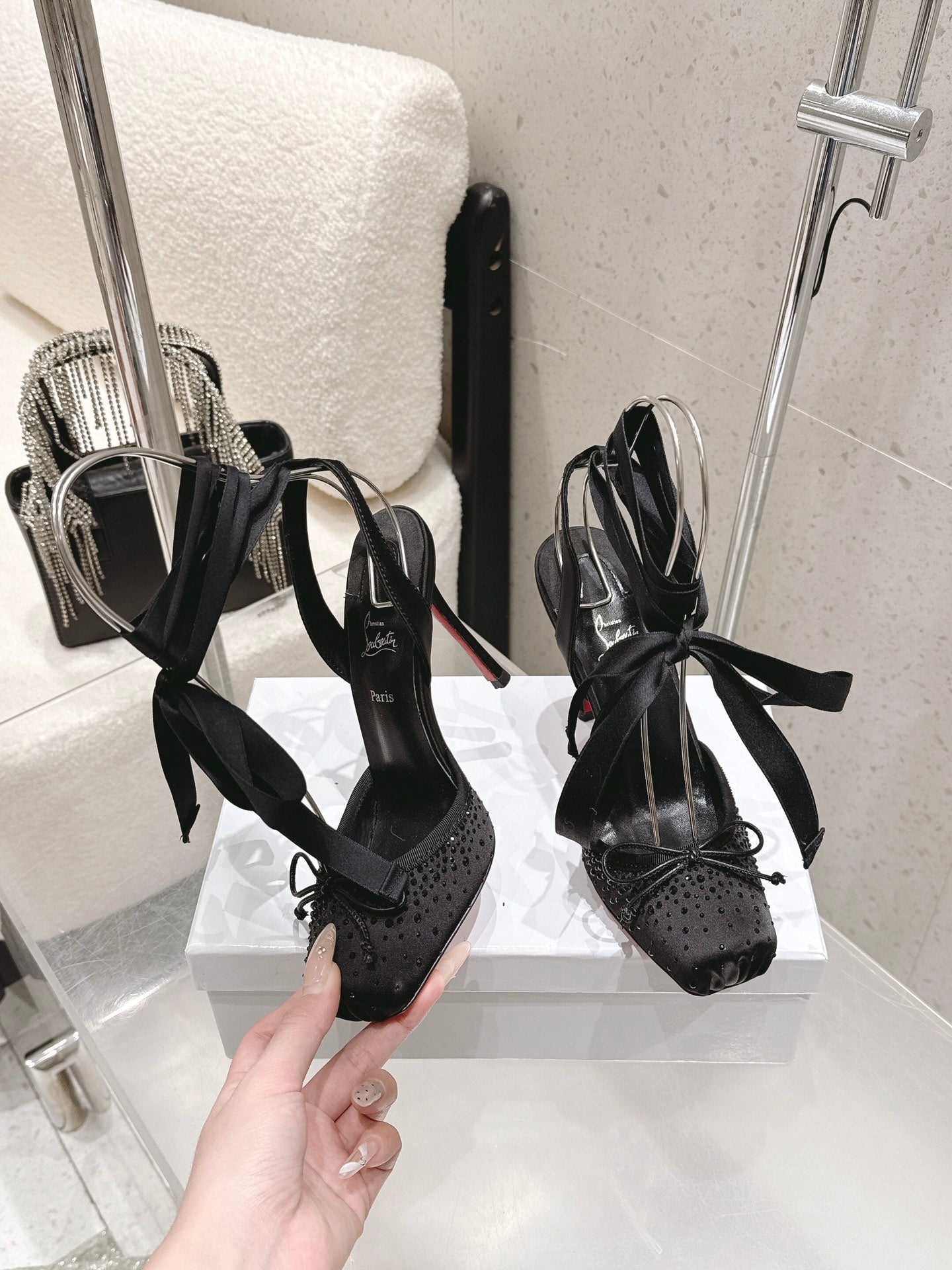 CL Cassia Lace Up Pumps Diamond-Embellished 10.5 Black Satin 610820