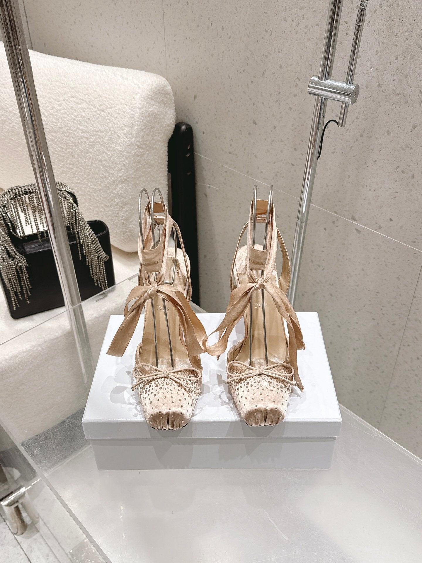 CL Cassia Lace Up Pumps Diamond-Embellished 10.5 Beige Satin 610821