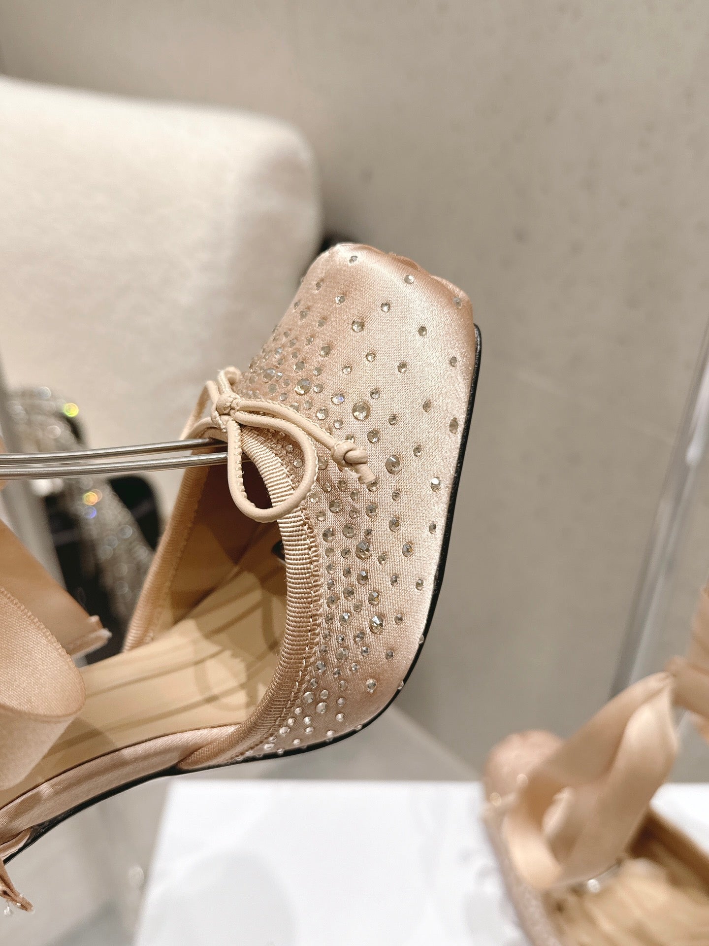 CL Cassia Lace Up Pumps Diamond-Embellished 10.5 Beige Satin 610821