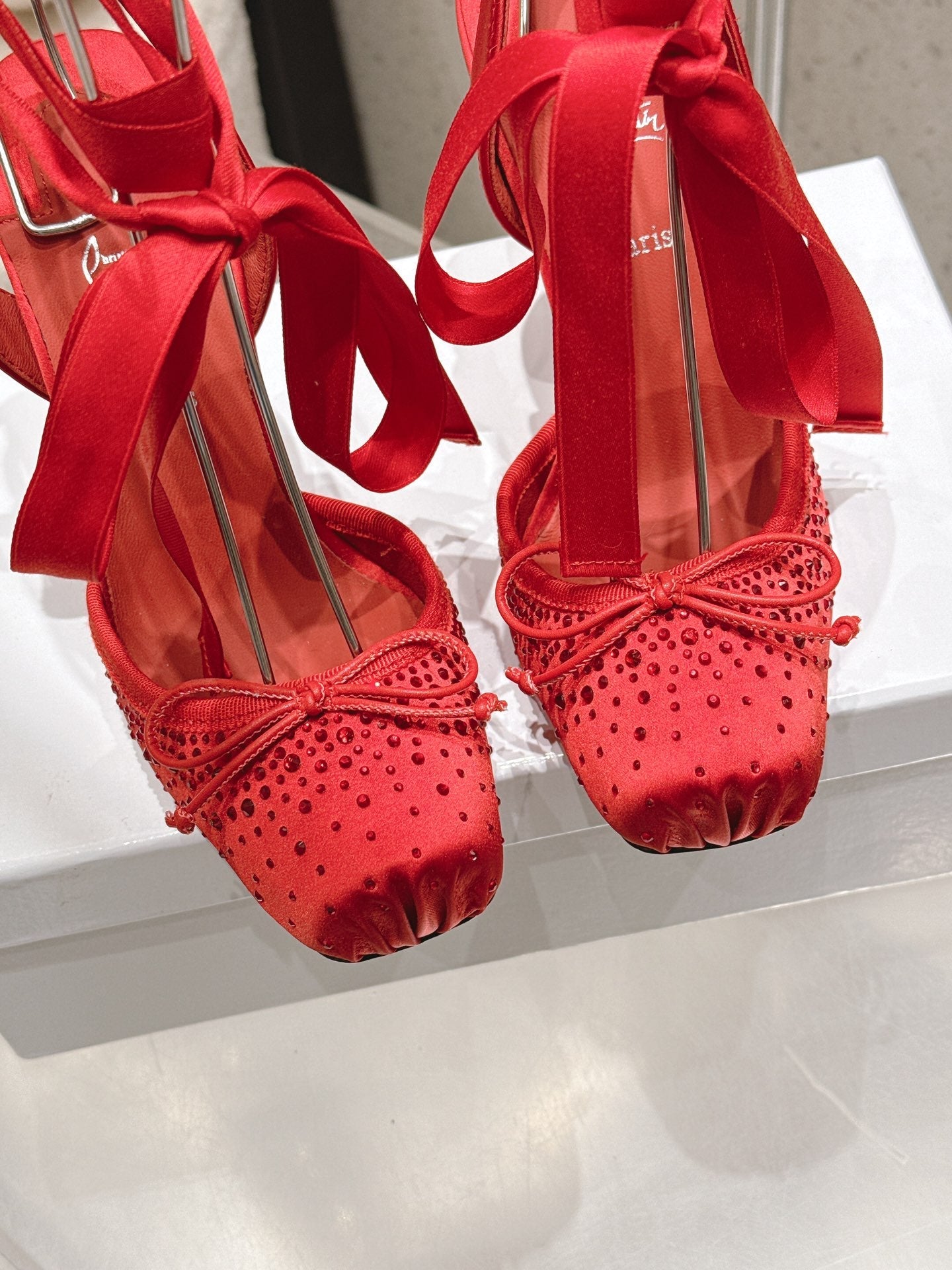 CL Cassia Lace Up Pumps Diamond-Embellished 10.5 Red Satin 610823